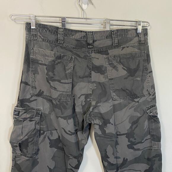 Wrangler Camo Cargo Pant Relaxed Fit Side Pockets Utility Outdoor Pant Sz 38 - Picture 7 of 10